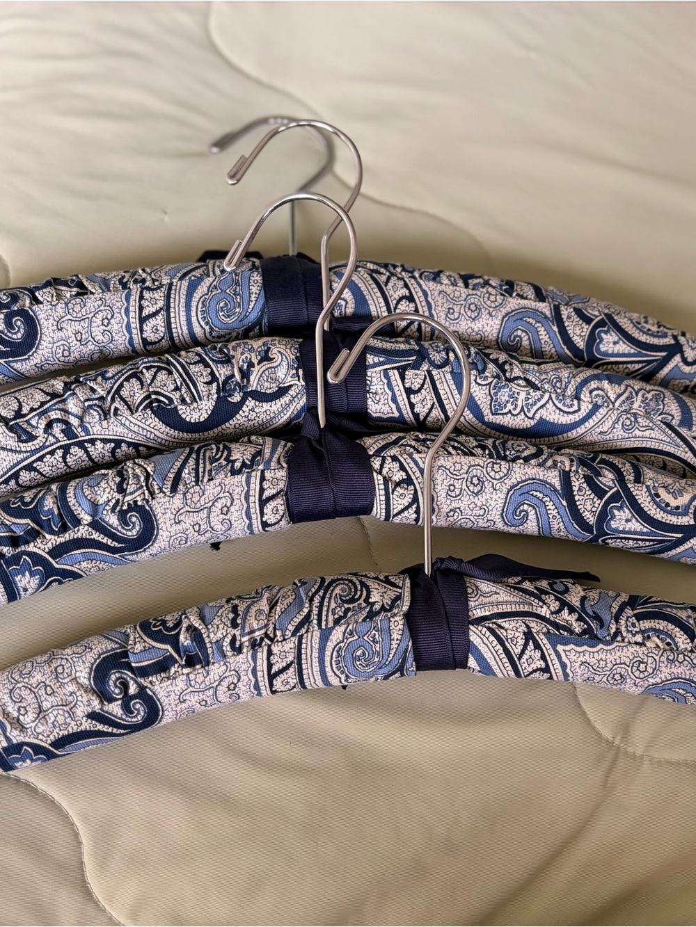 Padded Paisley Style Print Fabric Hangers in Navy and Cream - Set of 4 - Picture 5 of 6